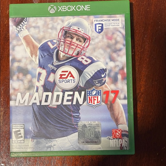 Madden NFL 17 for Xbox One - Green Case - Picture 1 of 10